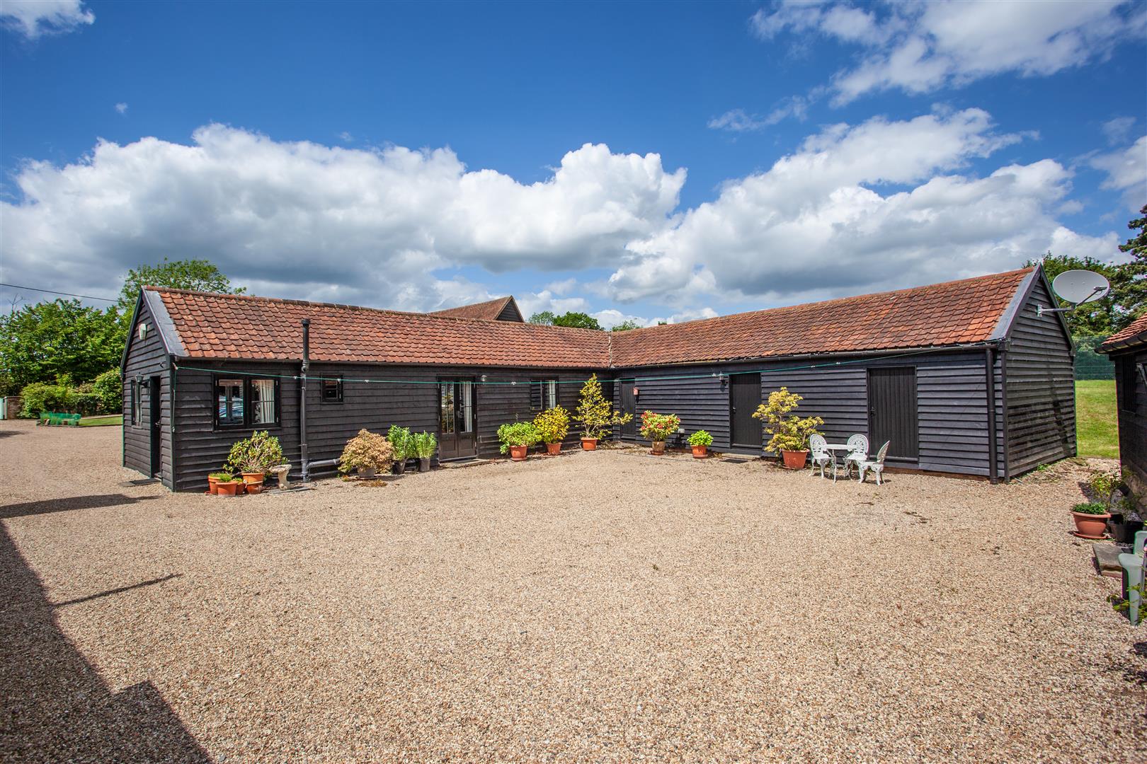 Pledgdon Green, Stortford Prestige & Village